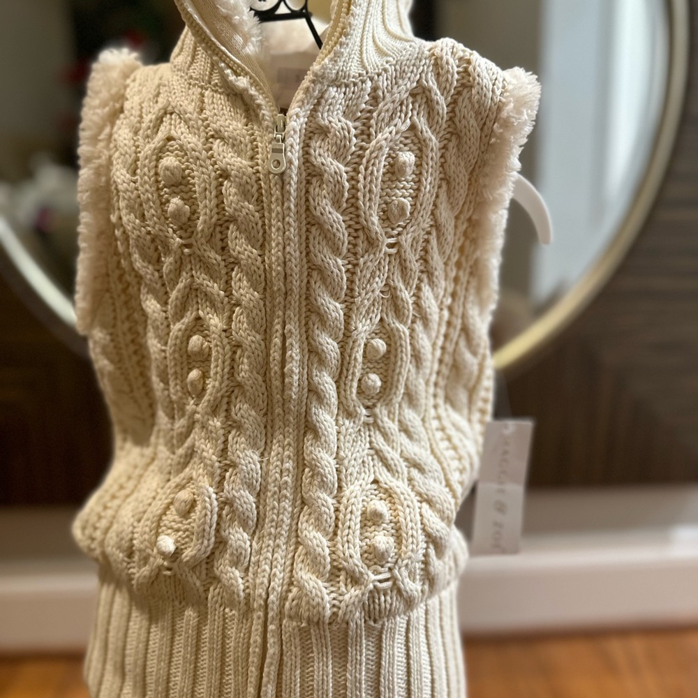 Cable Knit Sleeveless Sweater Vest - Cream